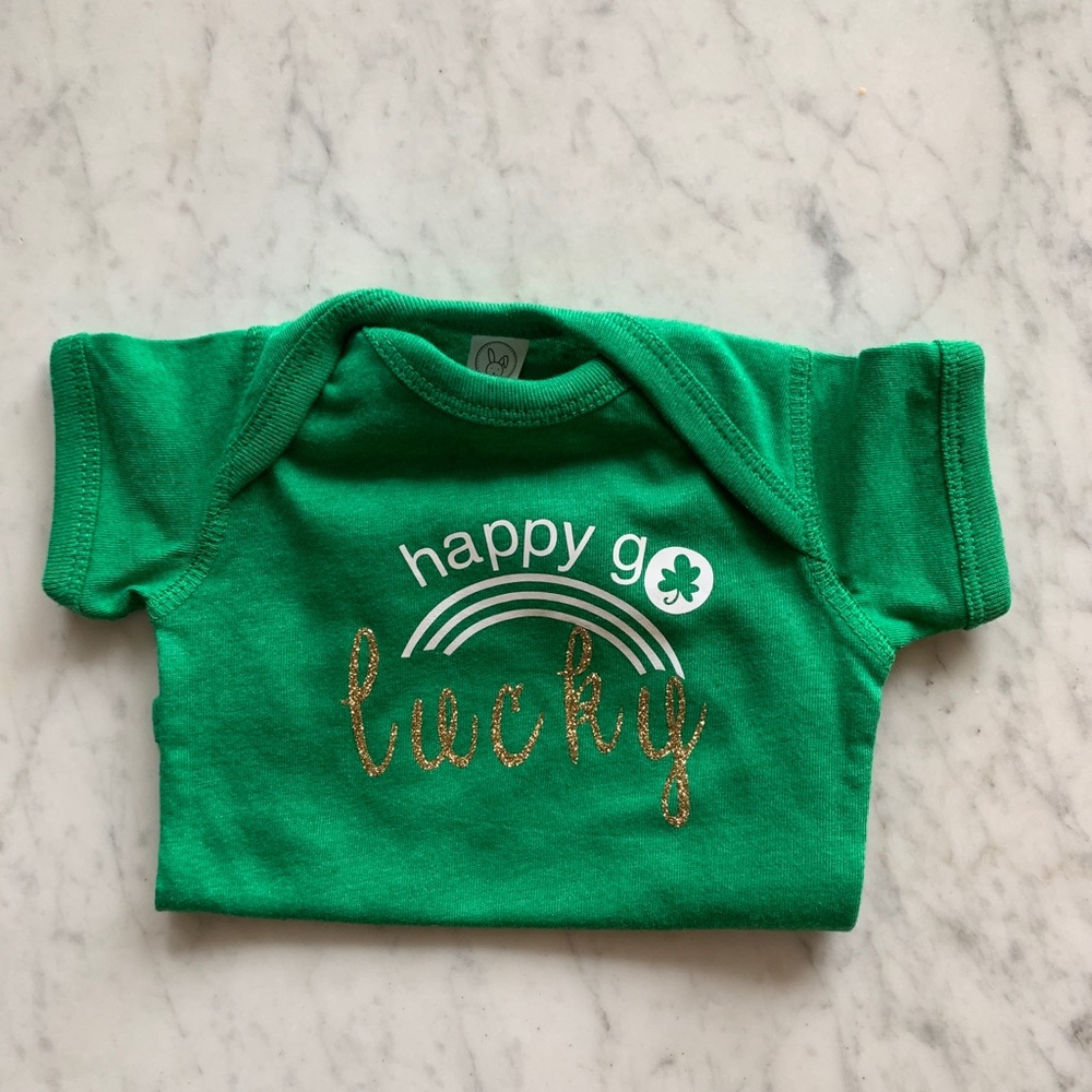 🍀 New St Patrick’s Day newborn onesie with gold glitter